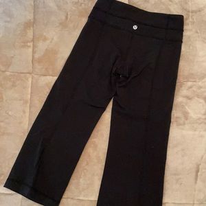Lululemon crop black yoga pants size 2